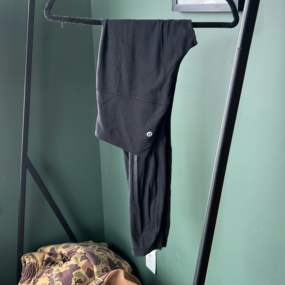 Lululemon ribbed black leggings